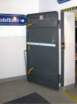 Südbahnhof, Luftschutzbunker, Eingang zur Modellbahn, 071124.JPG